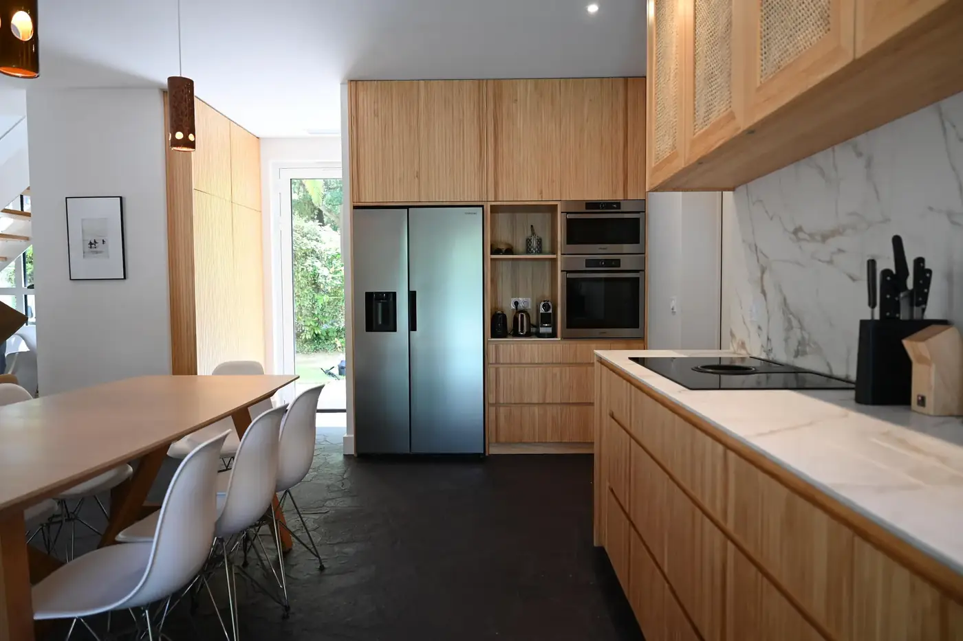 Cuisine en bois et marbre